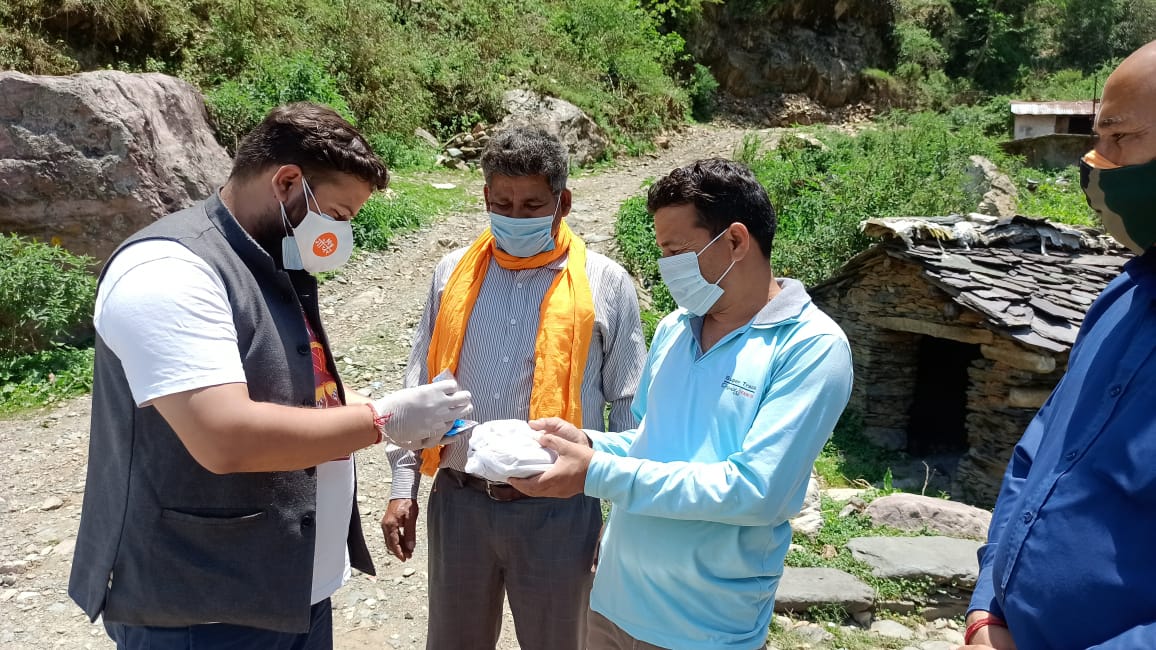 Handing Kits in Hill Villages